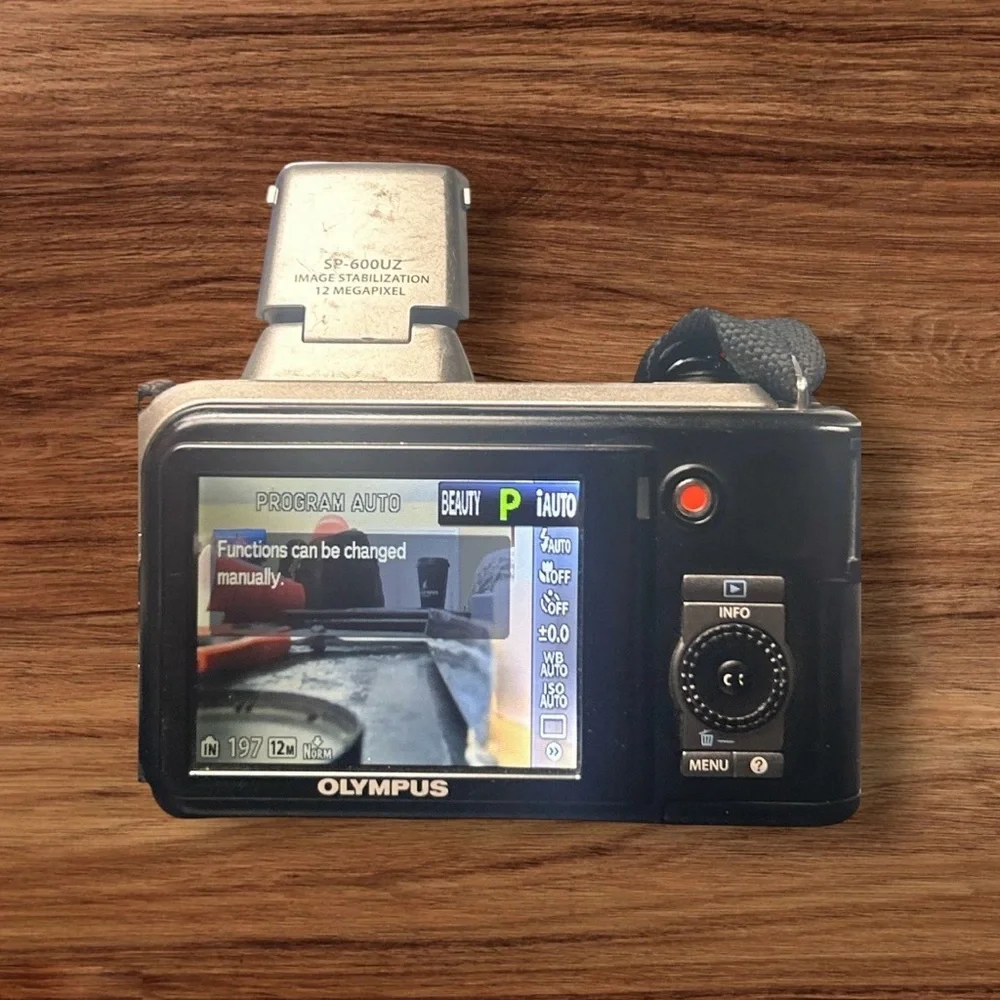 Olympus SP-600UZ Digital Camera